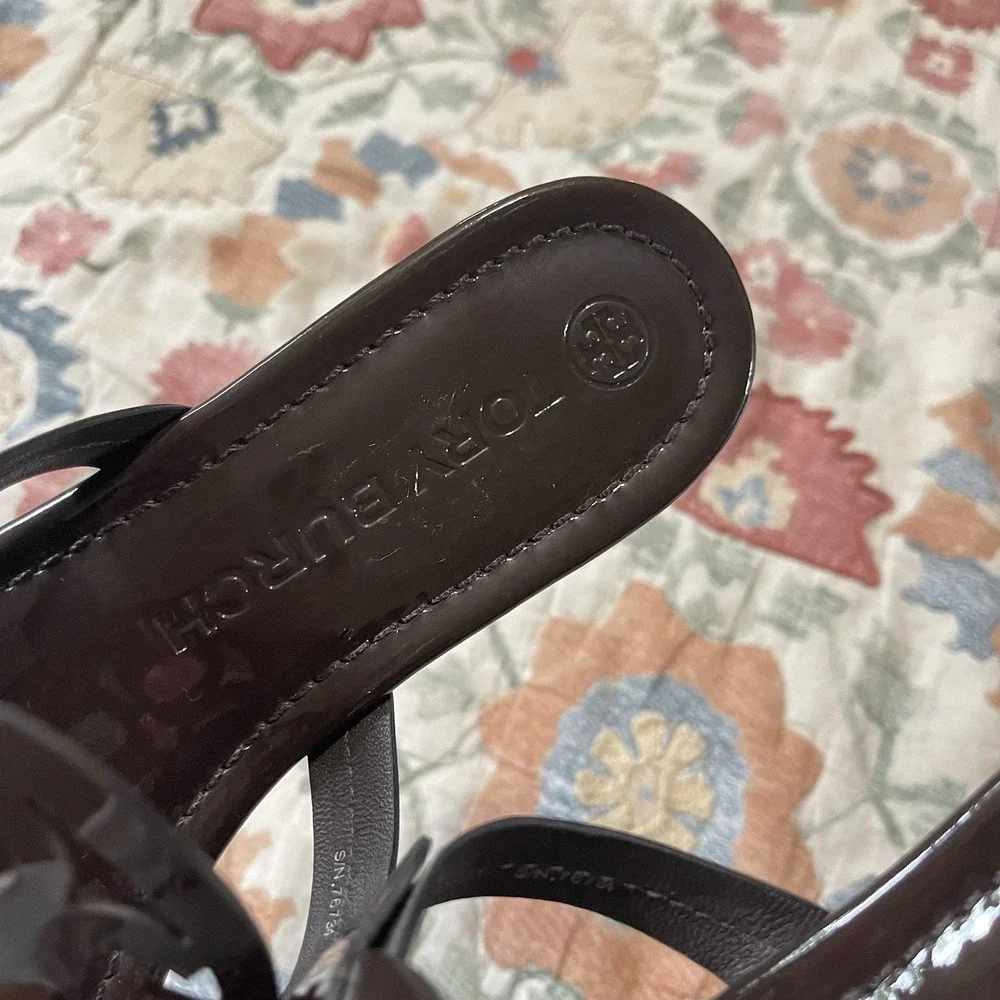 Tory Burch Miller Sandals Dark Brown Patent Thong Size 8.5 Flip Flop Beach Dress